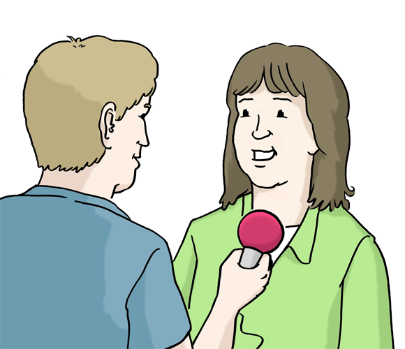 Ein Mann interviewt eine Frau.