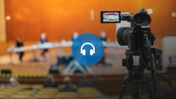 Kamera filmt einen Vorlesungssaal