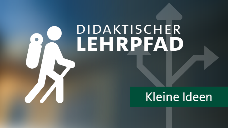 Wanderer-Icon neben dem Titel "Didaktischer Lehrpfad". Darunter ein Fähnchen mit der Beschriftung "Kleine Ideen" auf tiefgrünem Grund.