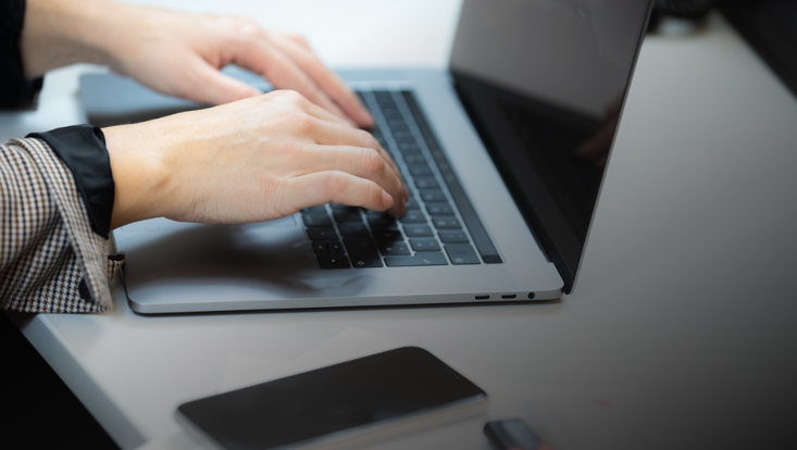 Tippen am Laptop